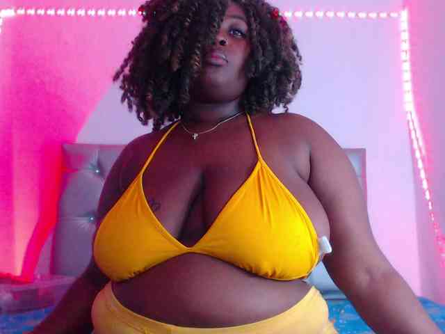 ebony-NeighborMoans webcam