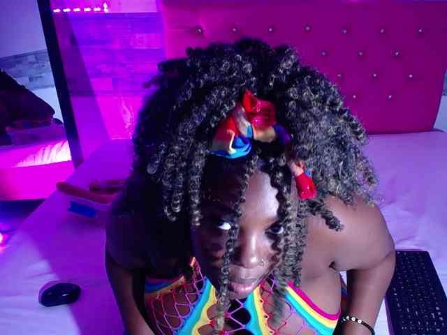 ebony-NeighborMoans webcam