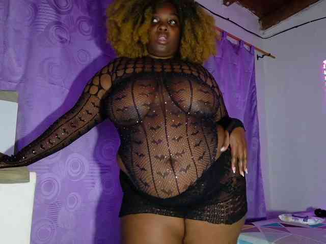 ebony-NeighborMoans webcam