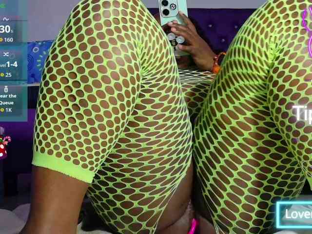 ebony-NeighborMoans webcam