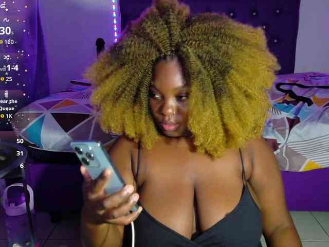 ebony-NeighborMoans webcam