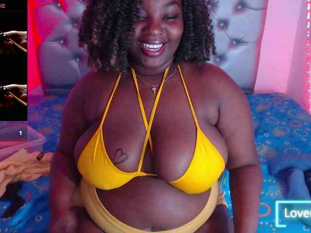 ebony-NeighborMoans webcam