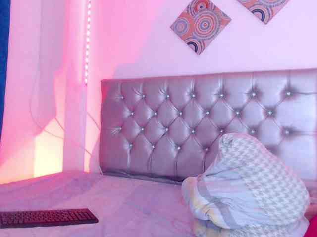 ebony-NeighborMoans webcam