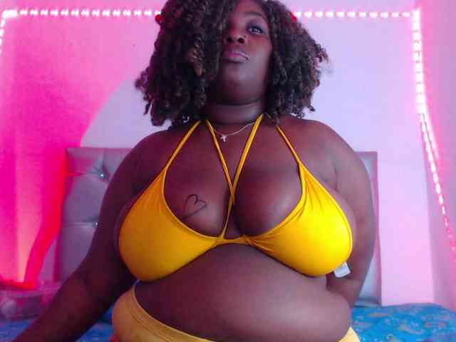 ebony-NeighborMoans webcam