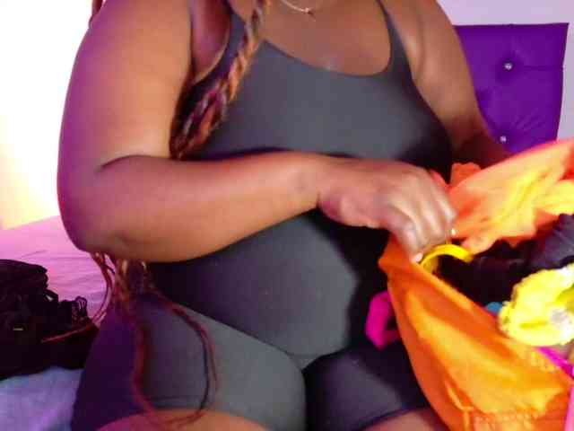 ebony-NeighborMoans webcam