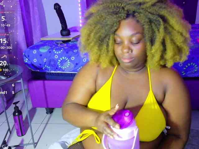 ebony-NeighborMoans webcam