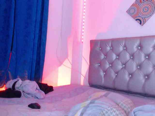 ebony-NeighborMoans webcam