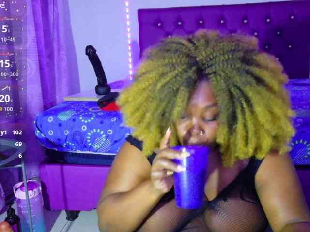 ebony-NeighborMoans webcam