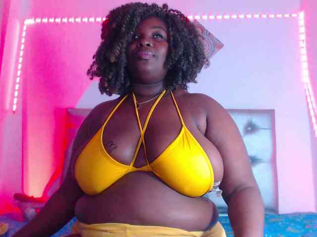 ebony-NeighborMoans webcam