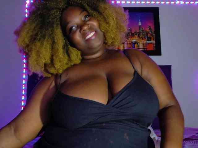 ebony-NeighborMoans webcam