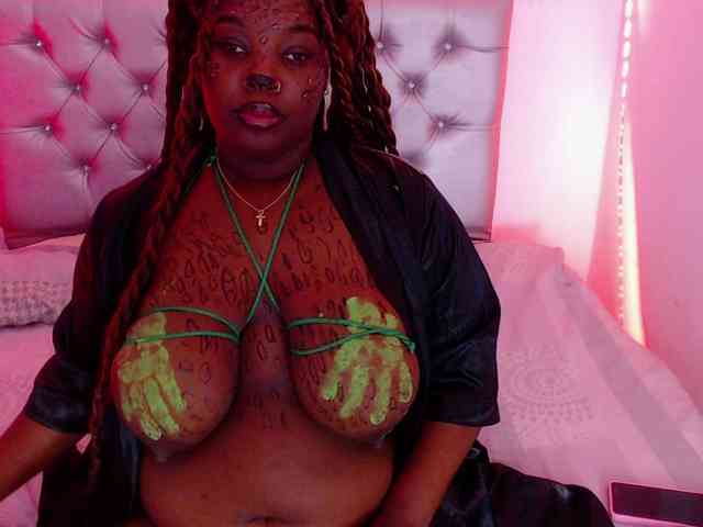 ebony-NeighborMoans webcam