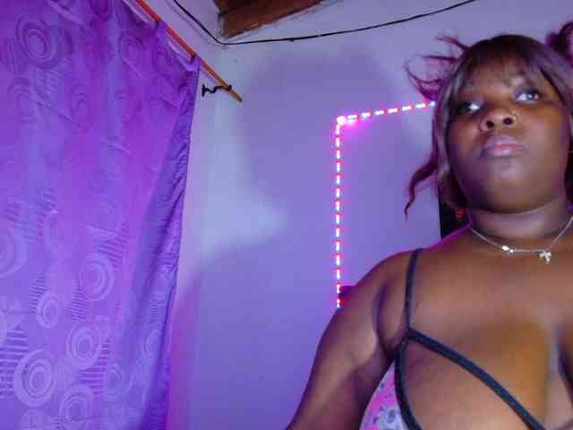 ebony-NeighborMoans webcam