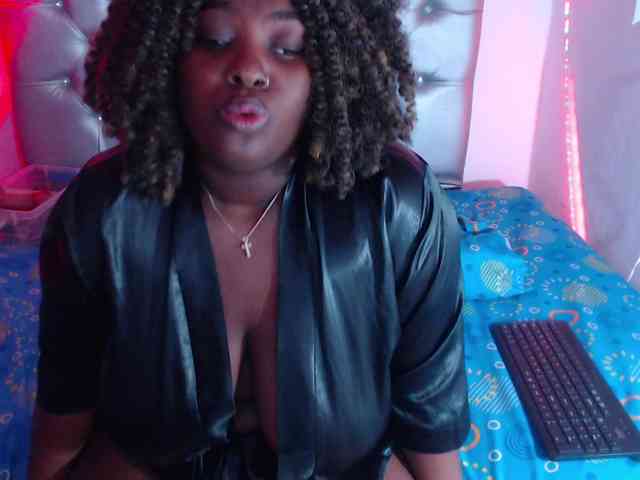 ebony-NeighborMoans webcam