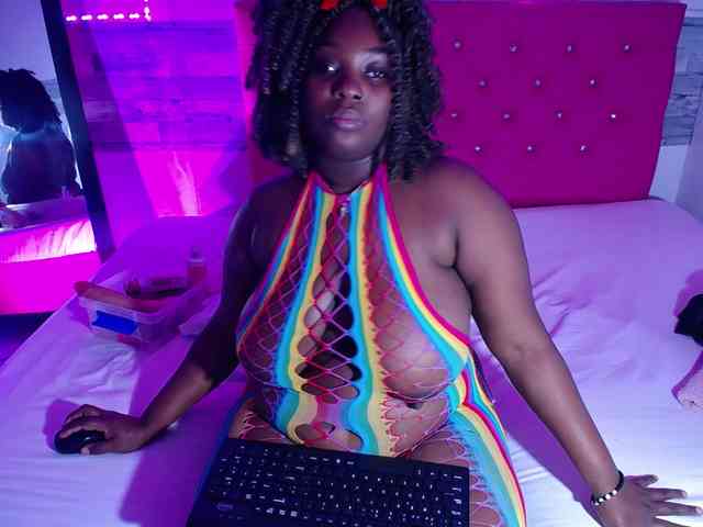ebony-NeighborMoans webcam