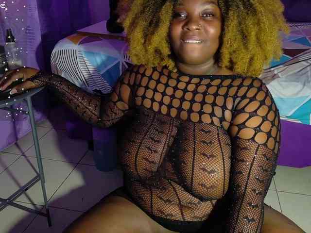 ebony-NeighborMoans webcam