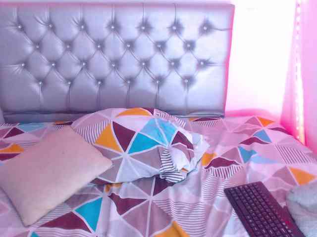 ebony-NeighborMoans webcam