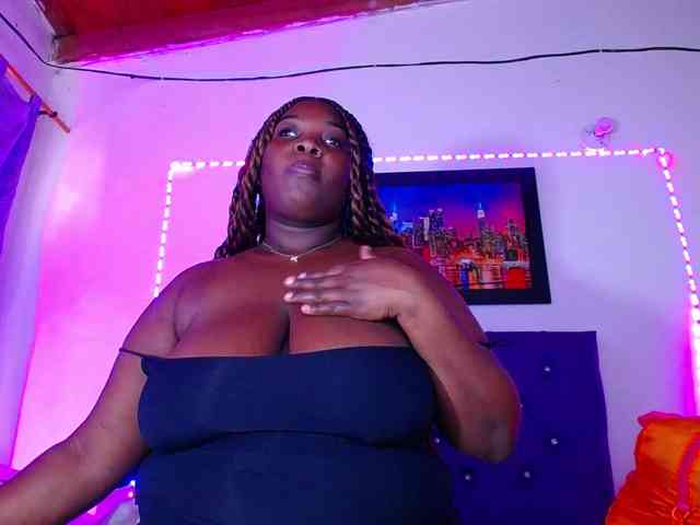 ebony-NeighborMoans webcam