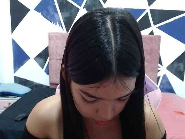 shy-luna18 Live Webcam on BongaCams