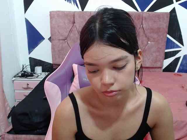 shy-luna18 webcam