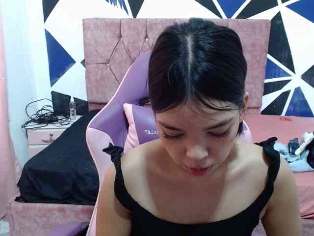 shy-luna18 webcam
