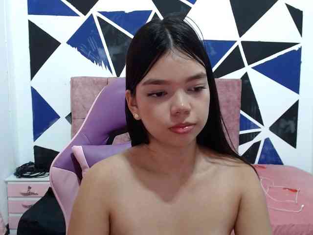 shy-luna18's webcam live show