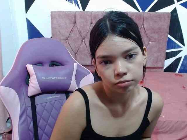 shy-luna18 webcam