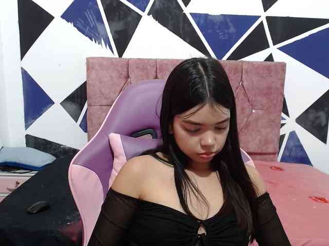 shy-luna18 Live Webcam on BongaCams