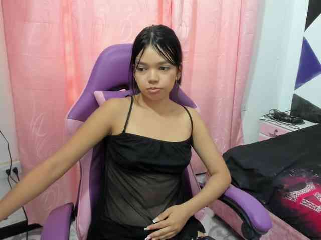 shy-luna18 webcam
