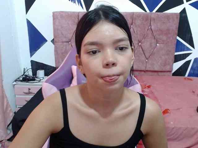 shy-luna18 webcam