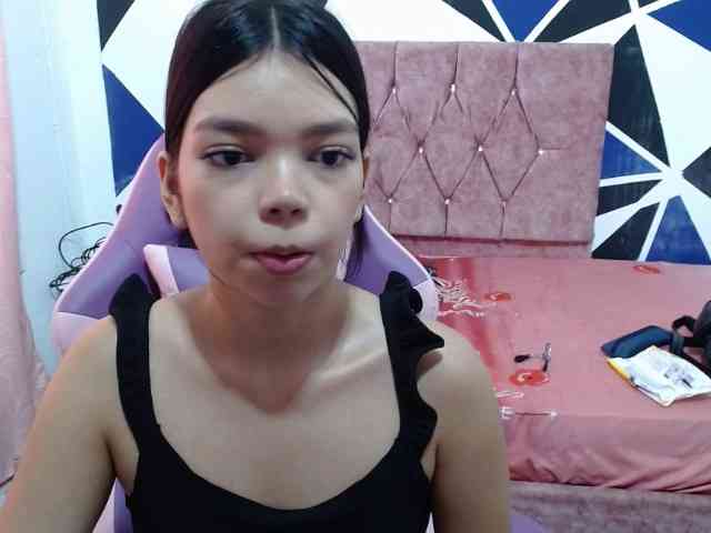 shy-luna18 webcam