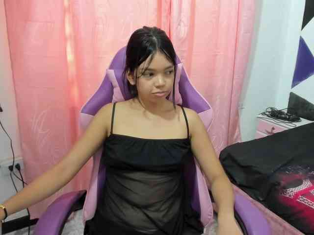 shy-luna18 webcam