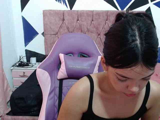shy-luna18 webcam