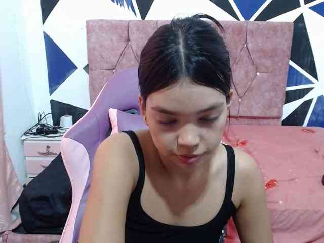 shy-luna18 webcam