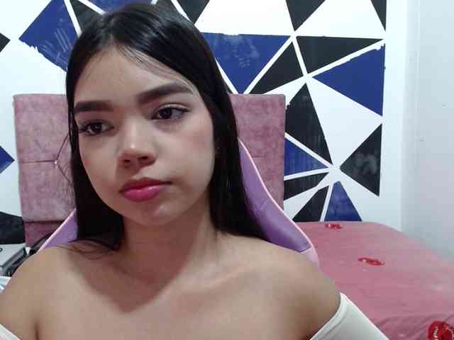 shy-luna18 webcam