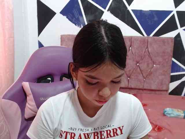 shy-luna18 webcam