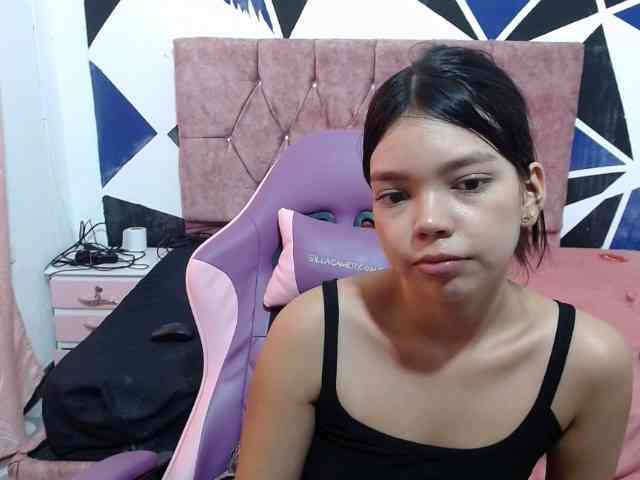 shy-luna18 webcam