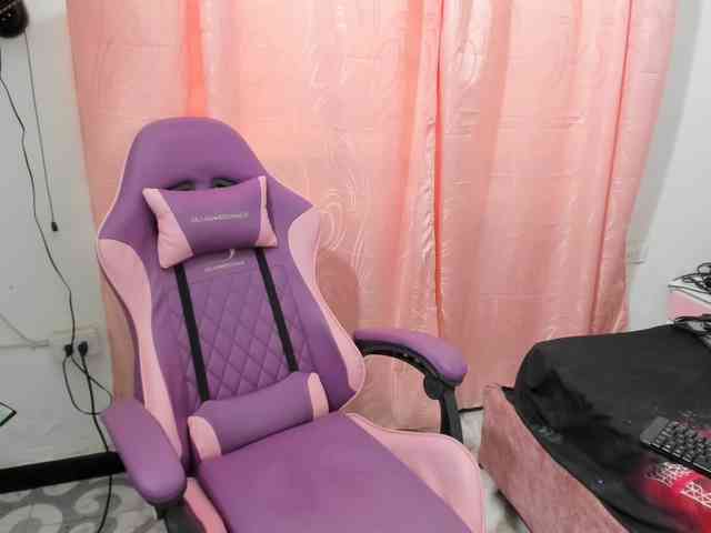 shy-luna18 webcam