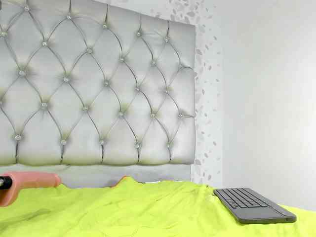 michelleperla Live Webcam on BongaCams