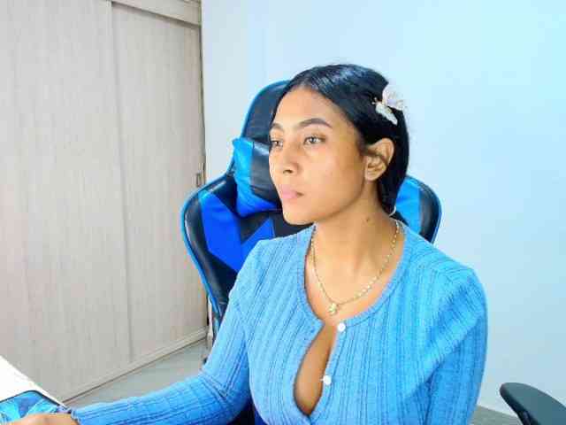 Sophiiaaxx webcam