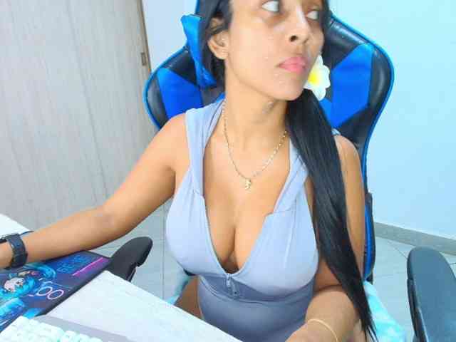 Sophiiaaxx webcam