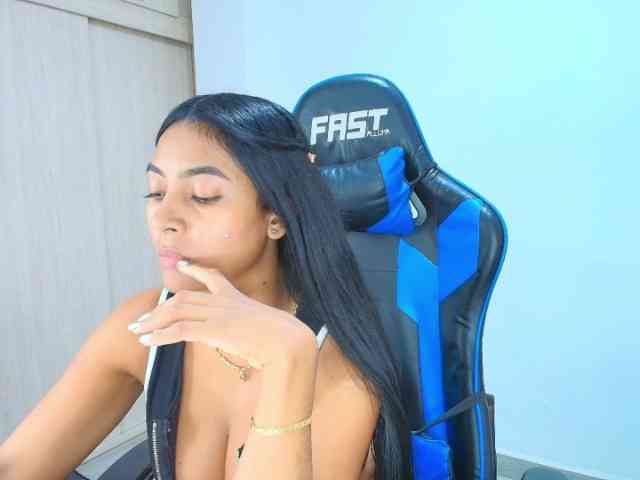 Sophiiaaxx webcam