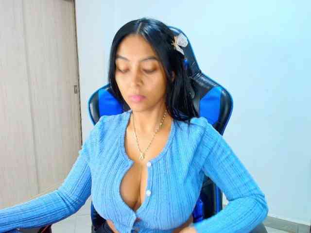Sophiiaaxx webcam