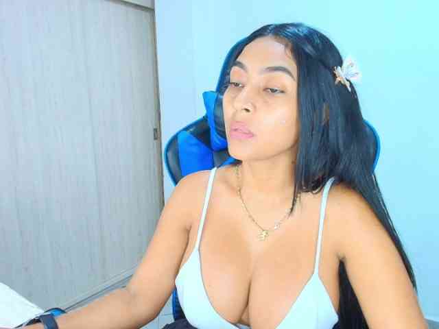 Sophiiaaxx webcam