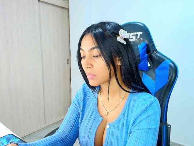 Sophiiaaxx webcam
