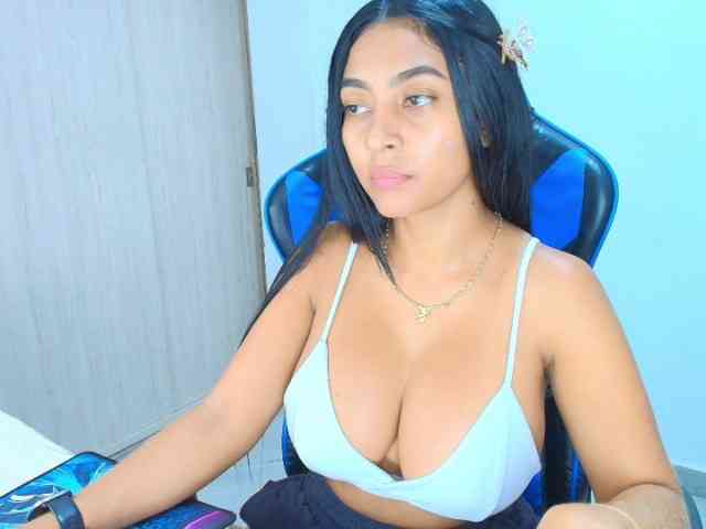Sophiiaaxx webcam
