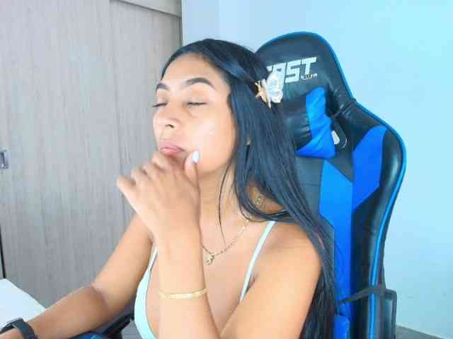 Sophiiaaxx webcam