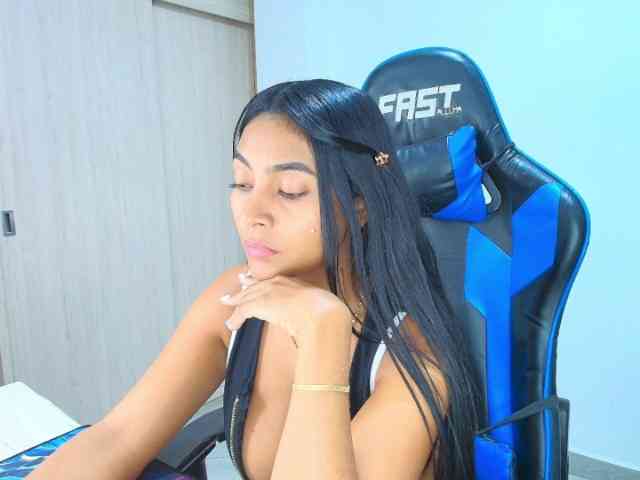Sophiiaaxx webcam