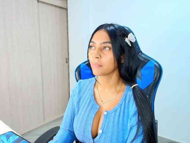 Sophiiaaxx webcam