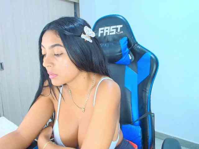 Sophiiaaxx webcam