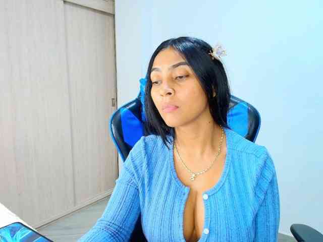 Sophiiaaxx webcam